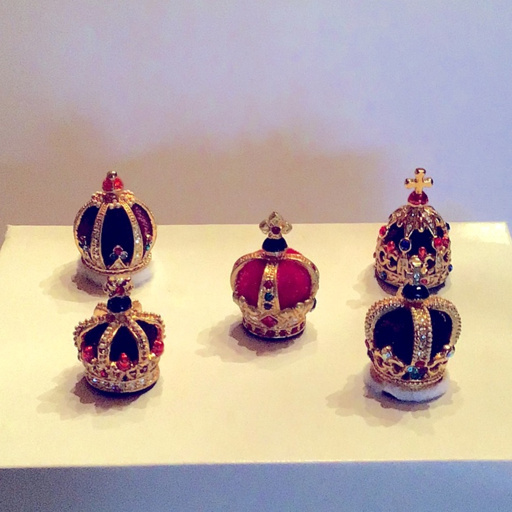 New Set of 5 miniature crowns in box